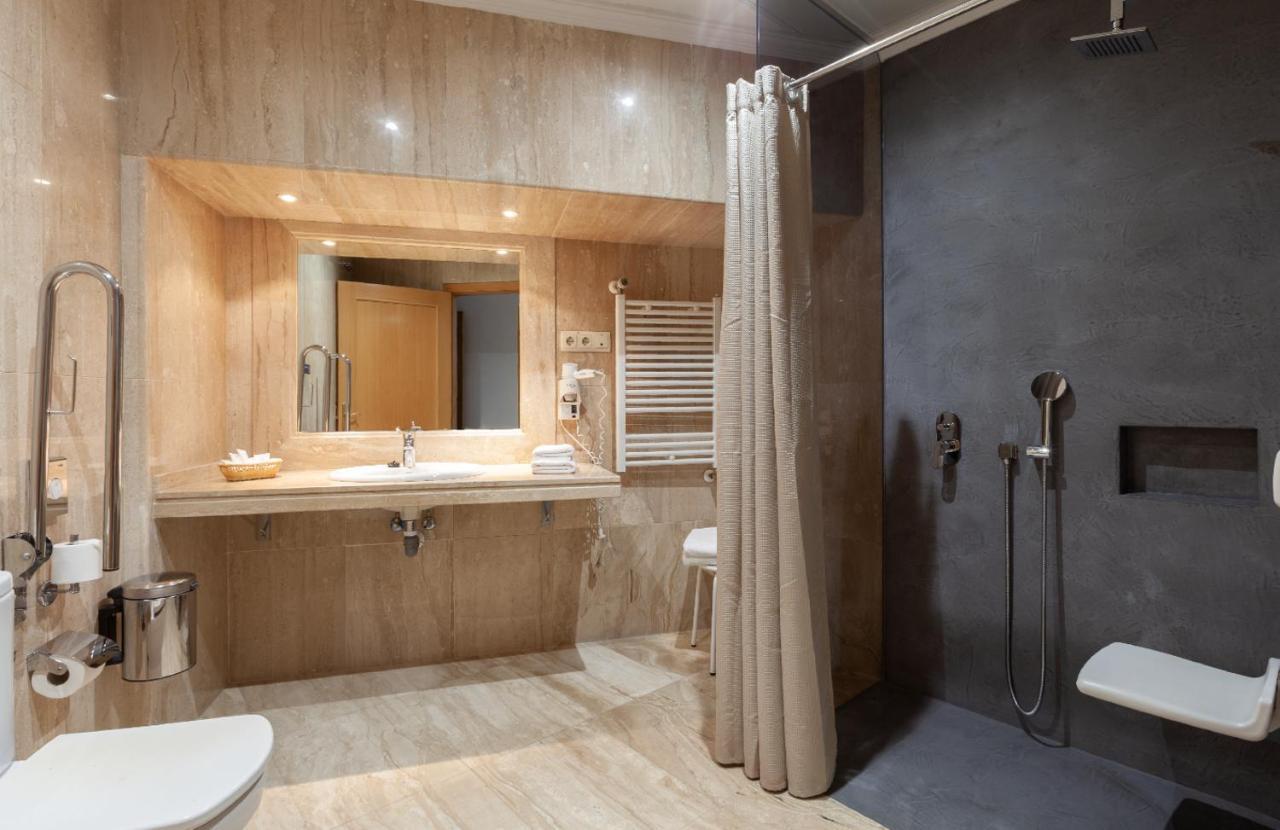 Premium Triple Room Terrace Puerta del Sol Views,996779509:JPEG